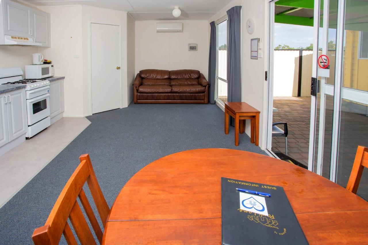 Big4 Traralgon Park Lane Holiday Park Buitenkant foto